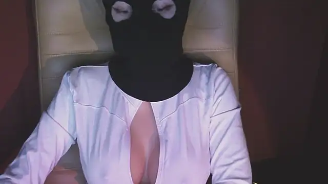 whatawoman online show from December 1, 2025, 7:41 pm