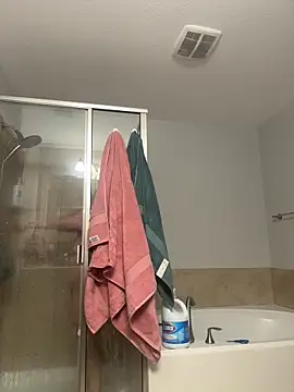 Snapshot of celeste103139 chatting on December 4, 2025, 12:42 am celeste103139 online show from December 4, 2025, 12:42 am