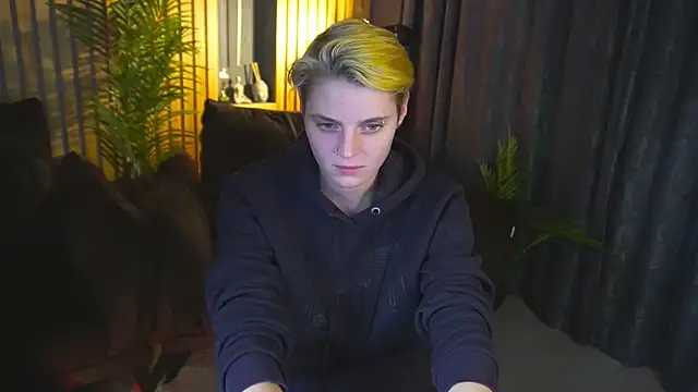 Snapshot of RoxyFlamee chatting on December 3, 2025, 1:42 pm RoxyFlamee online show from December 3, 2025, 1:42 pm