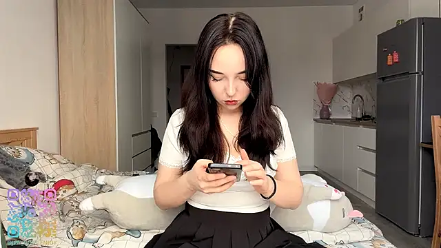 WhiteNoiseJoy online show from December 17, 2025, 6:08 am