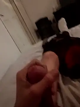 cmoneyyy021 online show from February 8, 2026, 9:18 pm