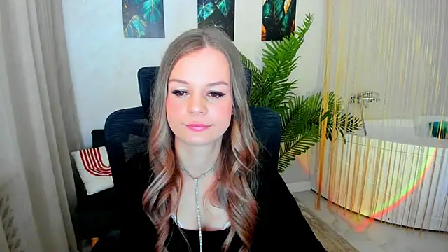 MidnighteAura online show from April 8, 2026, 7:47 pm