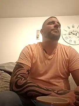 Snapshot of Chiemsee610 chatting on December 3, 2025, 3:54 pm Chiemsee610 online show from December 3, 2025, 3:54 pm