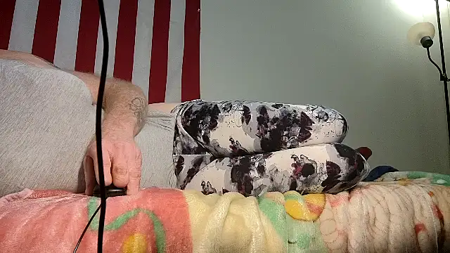 Snapshot of Olewrench35 chatting on December 2, 2025, 5:19 pm Olewrench35 online show from December 2, 2025, 5:19 pm