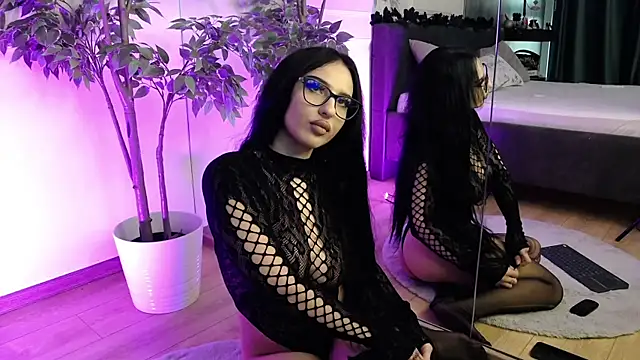 Snapshot of RavenFoxxy chatting on December 2, 2025, 6:52 am RavenFoxxy online show from December 2, 2025, 6:52 am