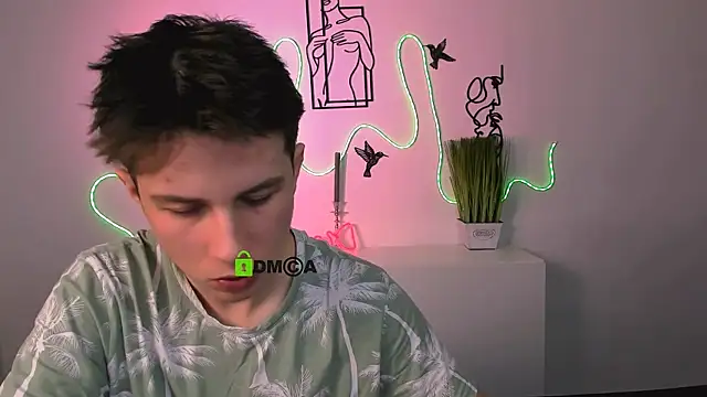 Snapshot of leo_valor chatting on December 17, 2025, 7:31 pm leo valor online show from December 17, 2025, 7:31 pm