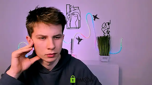 Snapshot of leo_valor chatting on December 21, 2025, 7:15 am leo valor online show from December 21, 2025, 7:15 am