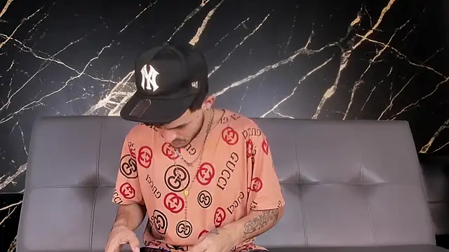 Snapshot of master_king_777 chatting on December 2, 2025, 1:39 pm master king 777 online show from December 2, 2025, 1:39 pm