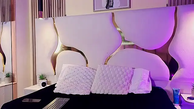 Snapshot of HannyJones chatting on December 16, 2025, 12:10 pm HannyJones online show from December 16, 2025, 12:10 pm