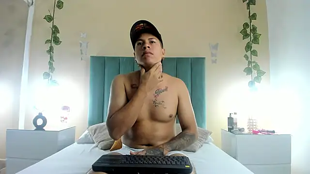 kaylaa sex online show from February 18, 2026, 1:18 pm