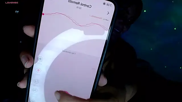 Snapshot of MisNicol chatting on December 17, 2025, 12:27 am MisNicol online show from December 17, 2025, 12:27 am