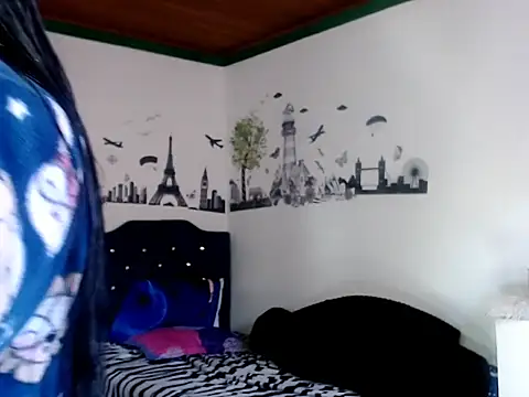 Snapshot of MisNicol chatting on December 17, 2025, 12:55 pm MisNicol online show from December 17, 2025, 12:55 pm