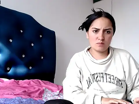 Snapshot of MisNicol chatting on April 7, 2026, 1:00 pm MisNicol online show from April 7, 2026, 1:00 pm