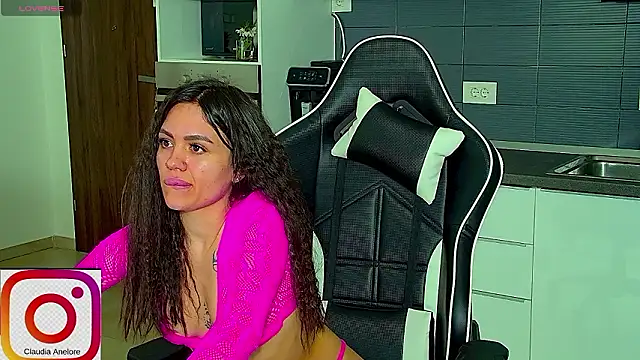 Snapshot of SiennaLuxexx chatting on February 9, 2026, 2:10 pm SiennaLuxexx online show from February 9, 2026, 2:10 pm