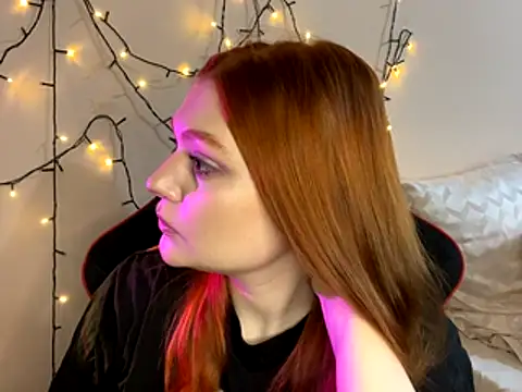 Snapshot of Ungoliant_Kiss chatting on December 5, 2025, 8:01 am Ungoliant Kiss online show from December 5, 2025, 8:01 am