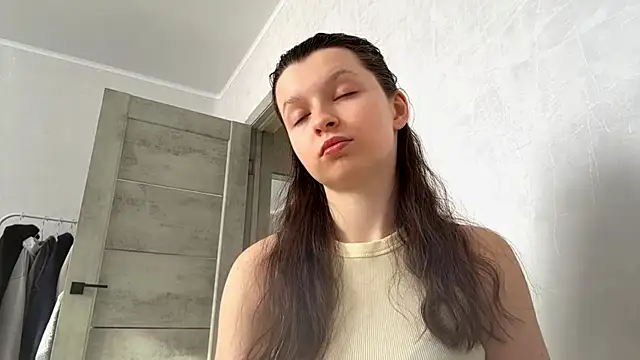 Snapshot of EllieBerrie chatting on February 7, 2026, 8:18 am EllieBerrie online show from February 7, 2026, 8:18 am