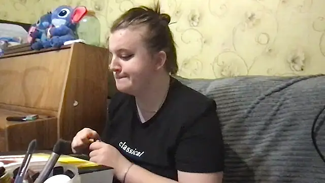 Snapshot of KrisToday chatting on December 16, 2025, 2:11 pm KrisToday online show from December 16, 2025, 2:11 pm