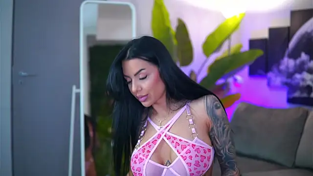 Snapshot of Ivy_Trix chatting on February 16, 2026, 7:21 pm Ivy Trix online show from February 16, 2026, 7:21 pm