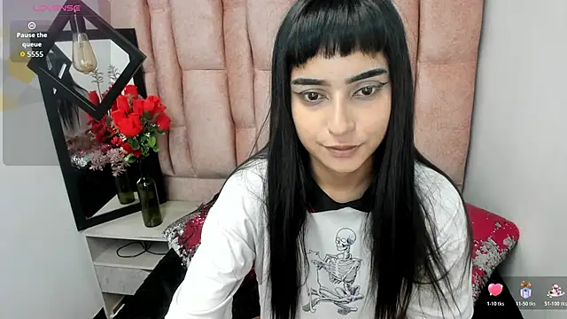 Snapshot of CLEO_ROSS chatting on December 13, 2025, 8:36 pm CLEO ROSS online show from December 13, 2025, 8:36 pm