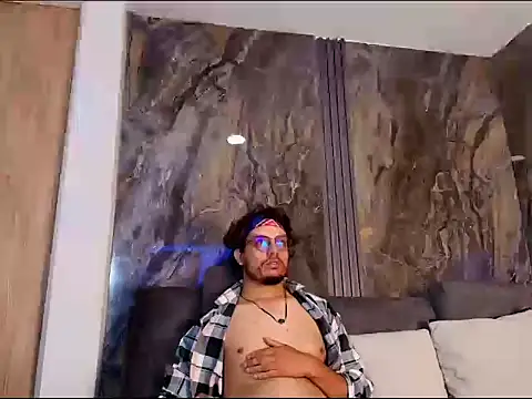 Snapshot of EnzoDarkwood chatting on December 2, 2025, 1:39 pm EnzoDarkwood online show from December 2, 2025, 1:39 pm