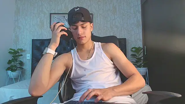 Snapshot of Lander_Cruz chatting on December 14, 2025, 6:01 pm Lander Cruz online show from December 14, 2025, 6:01 pm