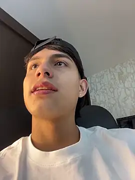 Snapshot of Lander_Cruz chatting on December 16, 2025, 7:52 pm Lander Cruz online show from December 16, 2025, 7:52 pm