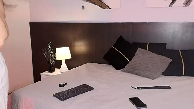 Snapshot of ViennaMilf chatting on December 5, 2025, 11:19 am ViennaMilf online show from December 5, 2025, 11:19 am