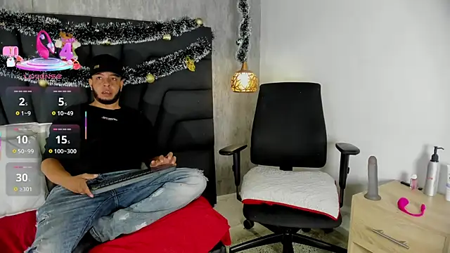 Snapshot of Spencer_LunaBigtits chatting on December 14, 2025, 12:32 pm Spencer LunaBigtits online show from December 14, 2025, 12:32 pm