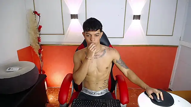 noah cole  online show from December 2, 2025, 10:38 pm