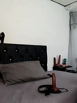 Snapshot of nyloncouple777 chatting on January 31, 2026, 10:19 pm nyloncouple777 online show from January 31, 2026, 10:19 pm