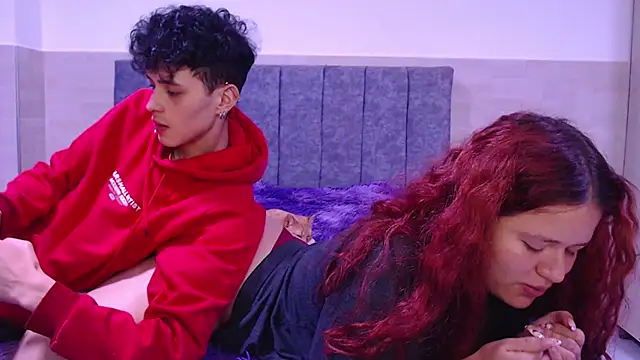 Snapshot of hottie_couplee chatting on December 17, 2025, 9:54 pm hottie couplee online show from December 17, 2025, 9:54 pm