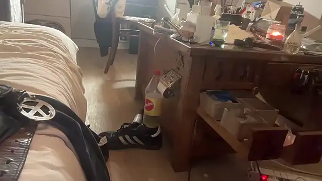 Snapshot of CBT-Sounding chatting on February 11, 2026, 9:42 pm CBT-Sounding online show from February 11, 2026, 9:42 pm