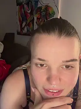 Snapshot of LoreenKinky chatting on December 20, 2025, 7:10 pm LoreenKinky online show from December 20, 2025, 7:10 pm