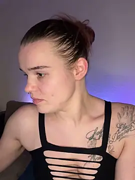 Snapshot of LoreenKinky chatting on December 22, 2025, 7:22 pm LoreenKinky online show from December 22, 2025, 7:22 pm