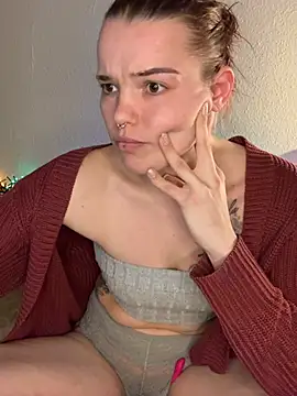 Snapshot of LoreenKinky chatting on February 19, 2026, 7:10 pm LoreenKinky online show from February 19, 2026, 7:10 pm