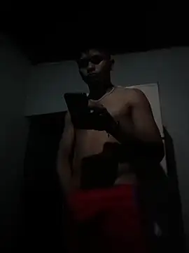 Snapshot of youngboypiss chatting on December 20, 2025, 7:26 am youngboypiss online show from December 20, 2025, 7:26 am