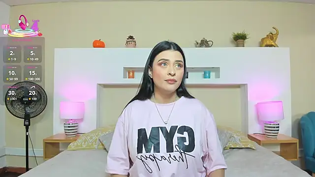 Snapshot of AnikaRomanoff_ chatting on December 15, 2025, 11:25 am AnikaRomanoff online show from December 15, 2025, 11:25 am