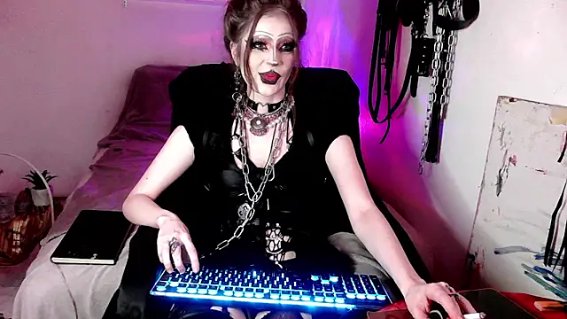 Snapshot of EmpressMorrigan chatting on March 8, 2026, 2:43 pm EmpressMorrigan online show from March 8, 2026, 2:43 pm