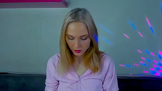 Snapshot of Gina_Gina_love chatting on December 21, 2025, 10:55 am Gina Gina love online show from December 21, 2025, 10:55 am