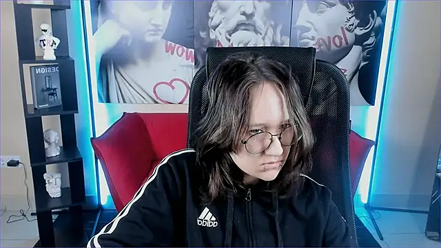 Snapshot of Sylvia_Reed chatting on December 15, 2025, 7:01 am Sylvia Reed online show from December 15, 2025, 7:01 am