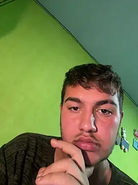 Snapshot of Oenb chatting on December 14, 2025, 3:39 pm Oenb online show from December 14, 2025, 3:39 pm