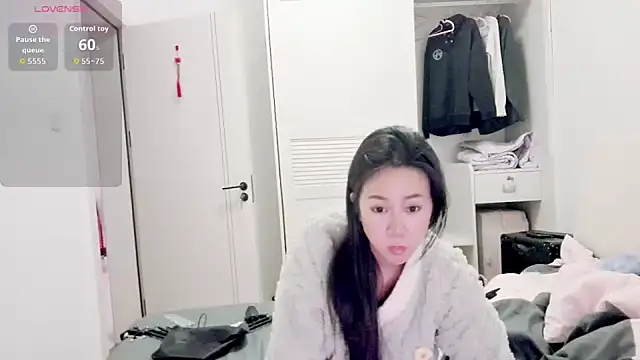 Snapshot of TONGTONG-2025 chatting on December 15, 2025, 11:03 am TONGTONG-2025 online show from December 15, 2025, 11:03 am