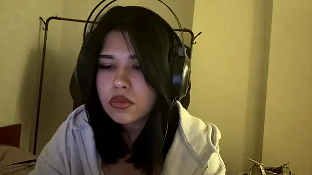 Snapshot of Lolamein chatting on December 3, 2025, 3:32 pm Lolamein online show from December 3, 2025, 3:32 pm