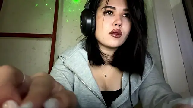 Snapshot of Lolamein chatting on December 15, 2025, 1:26 pm Lolamein online show from December 15, 2025, 1:26 pm