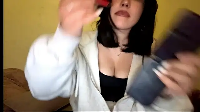 Snapshot of Lolamein chatting on December 16, 2025, 1:27 pm Lolamein online show from December 16, 2025, 1:27 pm