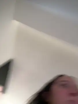 KIARA VOS  online show from December 16, 2025, 2:22 pm