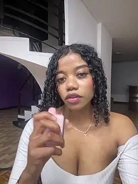 Snapshot of arianna_roxe chatting on February 1, 2026, 5:17 am arianna roxe online show from February 1, 2026, 5:17 am