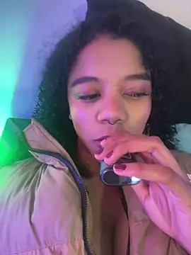 Snapshot of arianna_roxe chatting on February 27, 2026, 4:01 am arianna roxe online show from February 27, 2026, 4:01 am