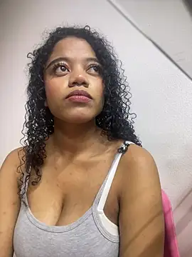 Snapshot of arianna_roxe chatting on February 28, 2026, 3:40 am arianna roxe online show from February 28, 2026, 3:40 am