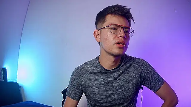 nicolatinboy online show from March 4, 2026, 9:10 pm